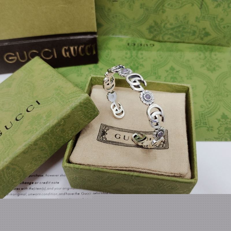 G*u*i bracelets